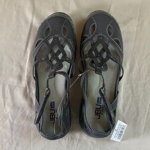 JBU by Jambu Gray Memory Foam Sandals Size 9 - New with Tags, Cutout Design!
